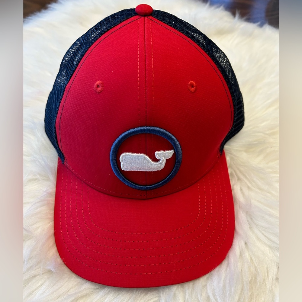 VINEYARD VINES Whale Dot Performance Trucker Hat
